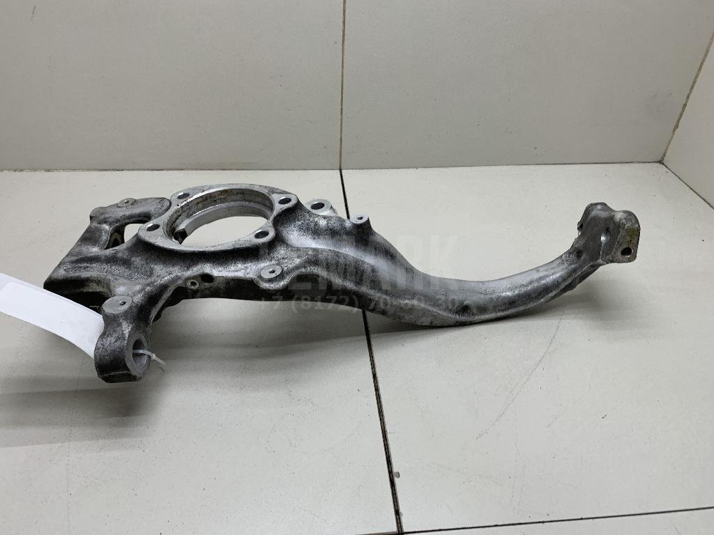 Кулак поворотный передний правый