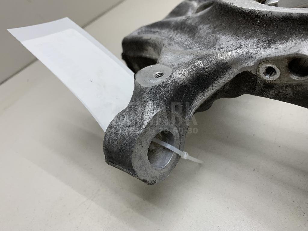 Кулак поворотный передний правый