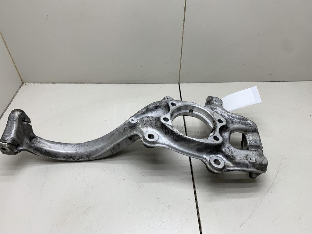 Кулак поворотный передний правый