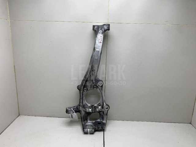 Кулак поворотный передний правый