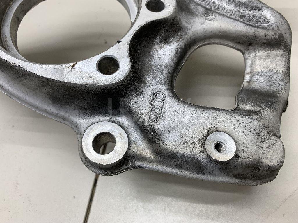 Кулак поворотный передний правый