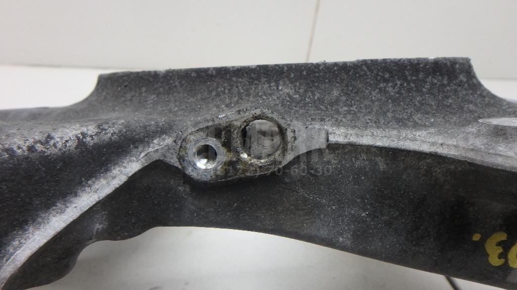 Кулак поворотный передний правый