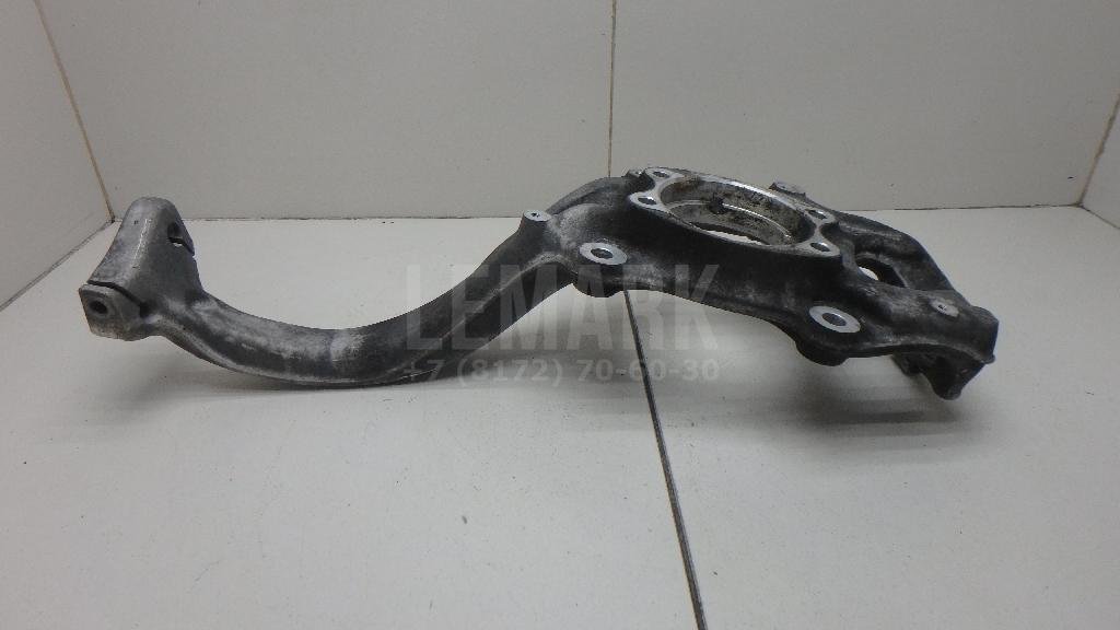 Кулак поворотный передний правый