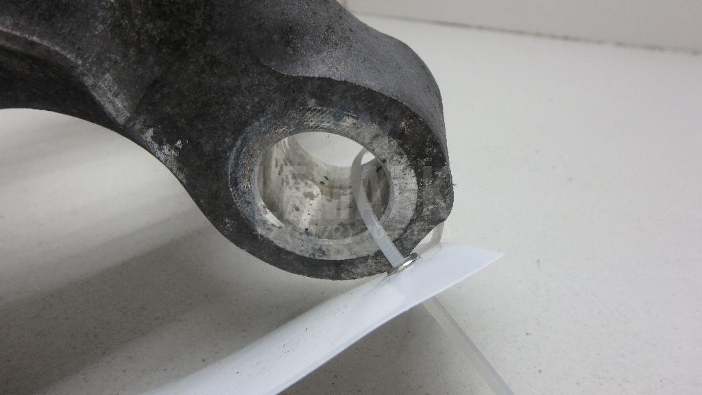 Кулак поворотный передний правый