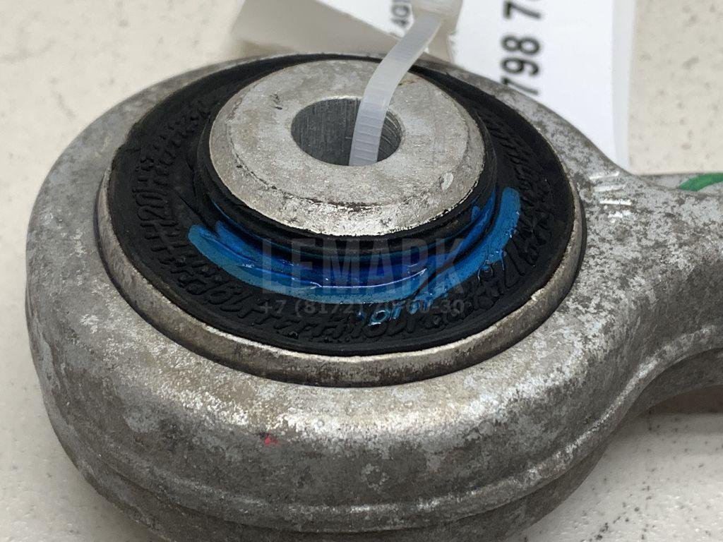 Рычаг передний верхний правый задний