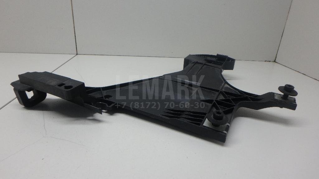 Кронштейн фар правый для  Audi A4 [B6] 2000-2004