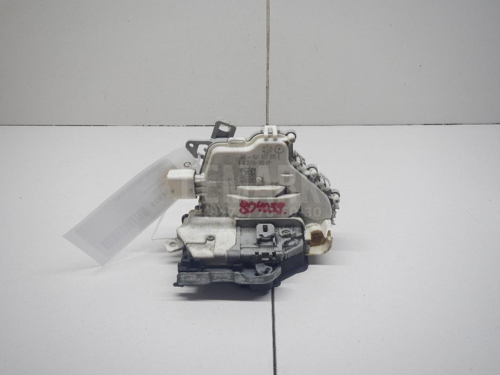 Замок двери передней левой