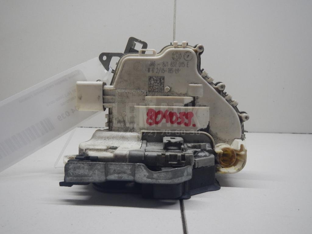 Замок двери передней левой