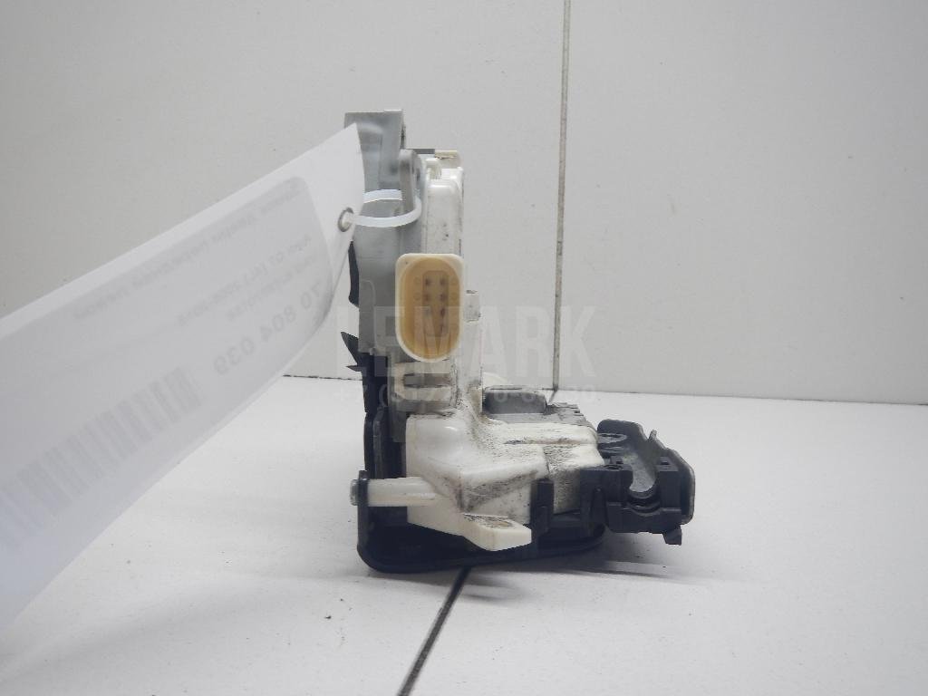 Замок двери передней левой