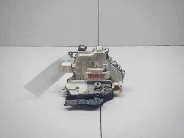 Замок двери передней левой