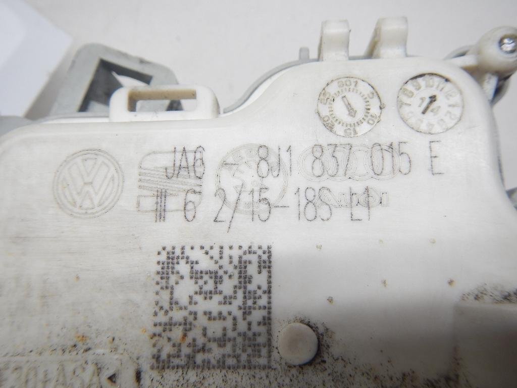 Замок двери передней левой