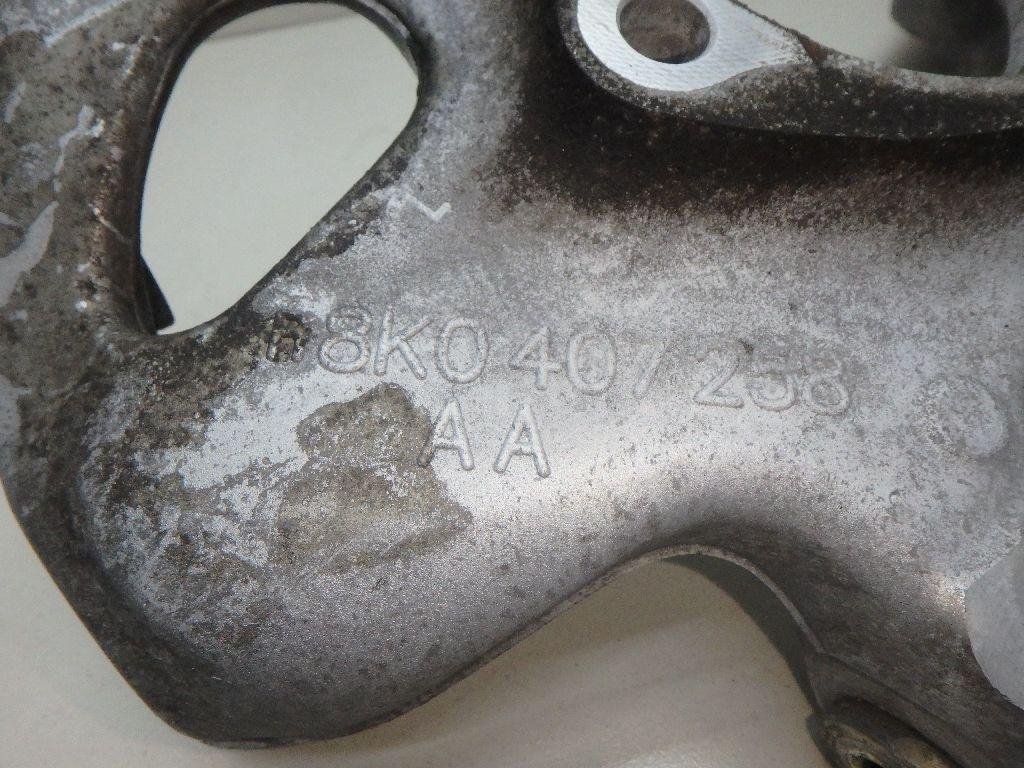 Кулак поворотный передний правый