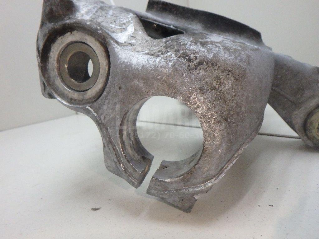 Кулак поворотный передний правый