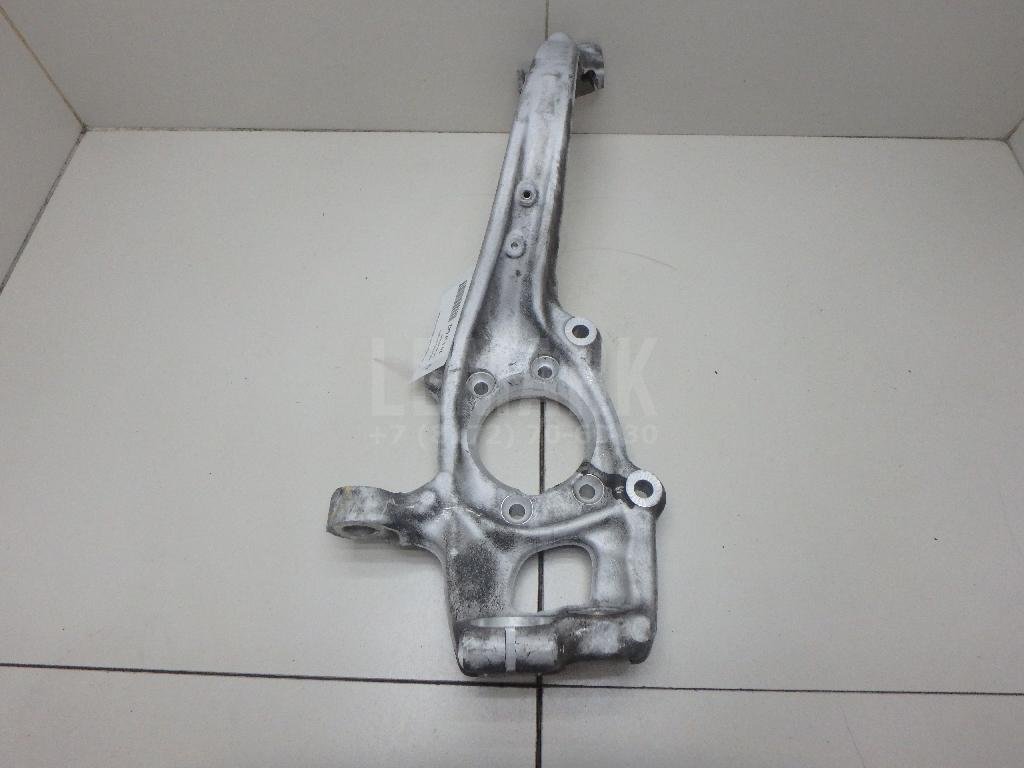 Кулак поворотный передний правый