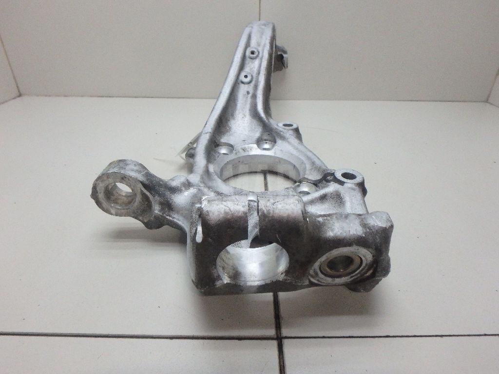 Кулак поворотный передний правый