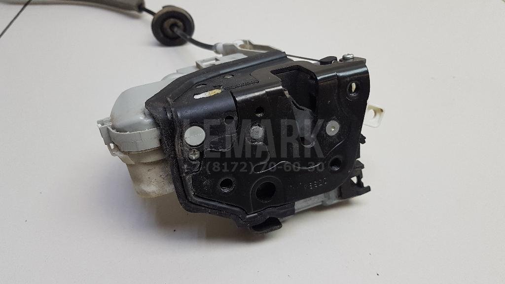 Замок двери передней левой