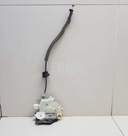 Замок двери передней левой