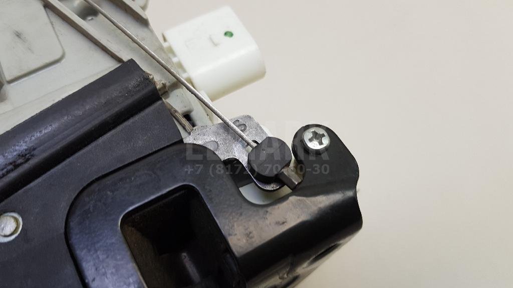 Замок двери передней левой