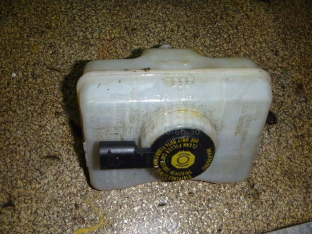 Бачок главного тормозного цилиндра