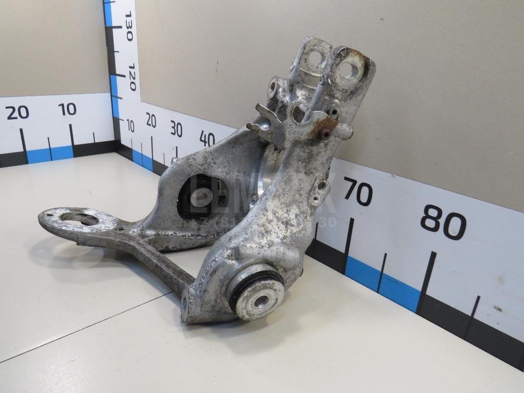 Кулак поворотный задний правый