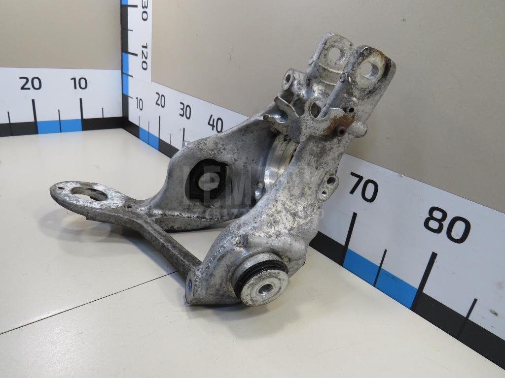 Кулак поворотный задний правый