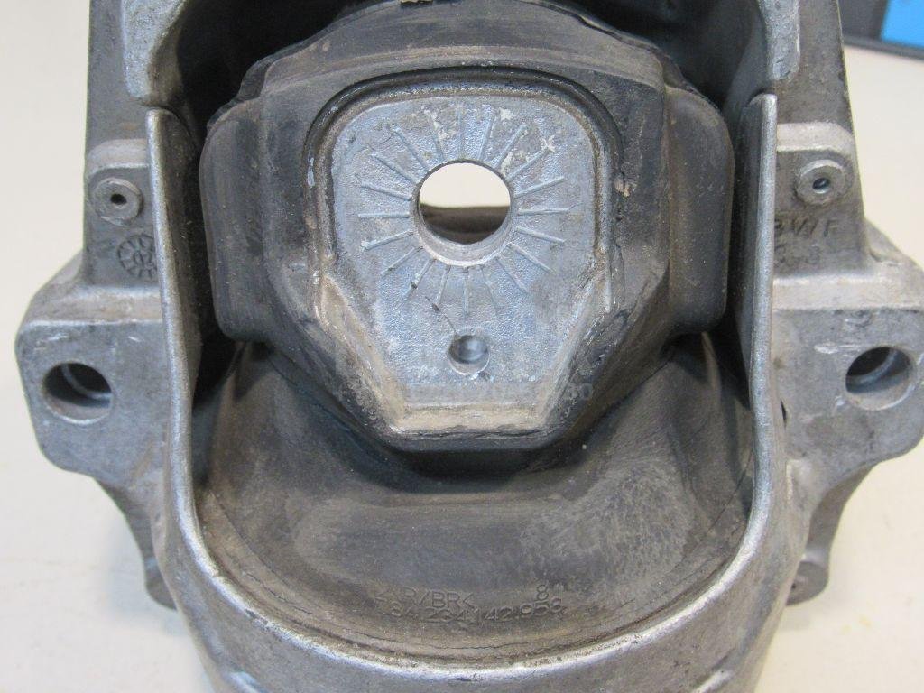 Опора двигателя левая