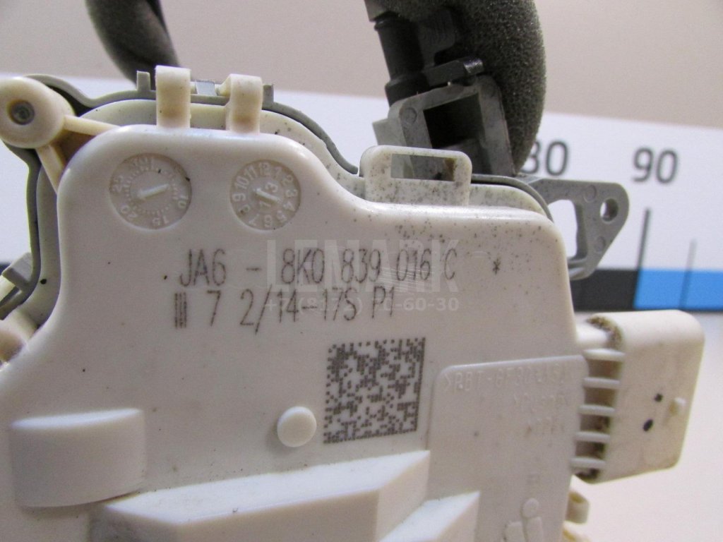 Замок двери задней правой