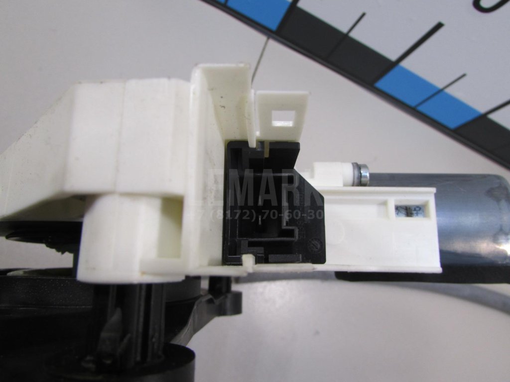 Стеклоподъемник электр. передний правый