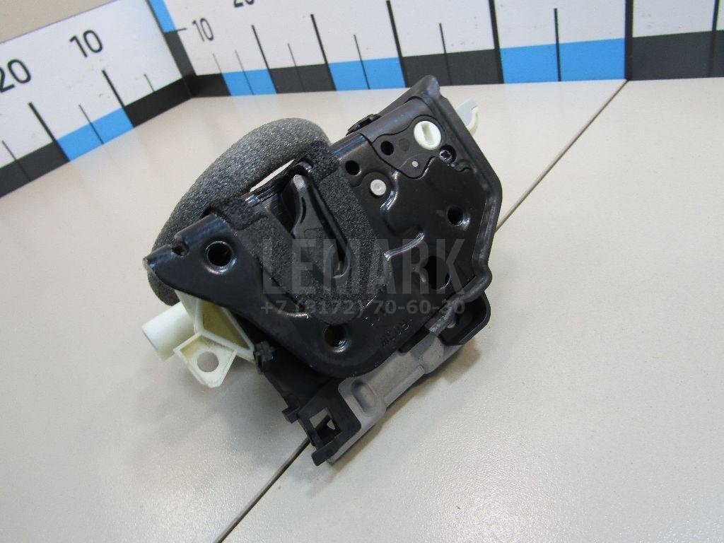 Замок двери задней правой