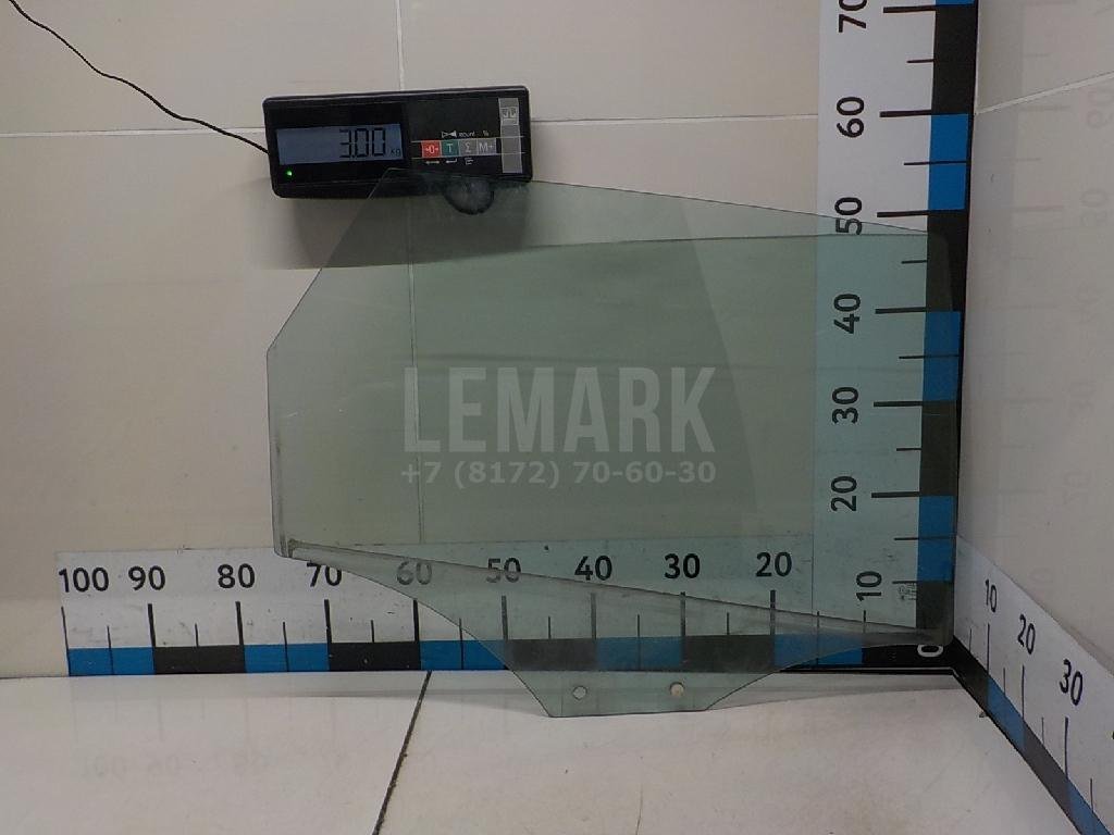 Стекло двери задней правой