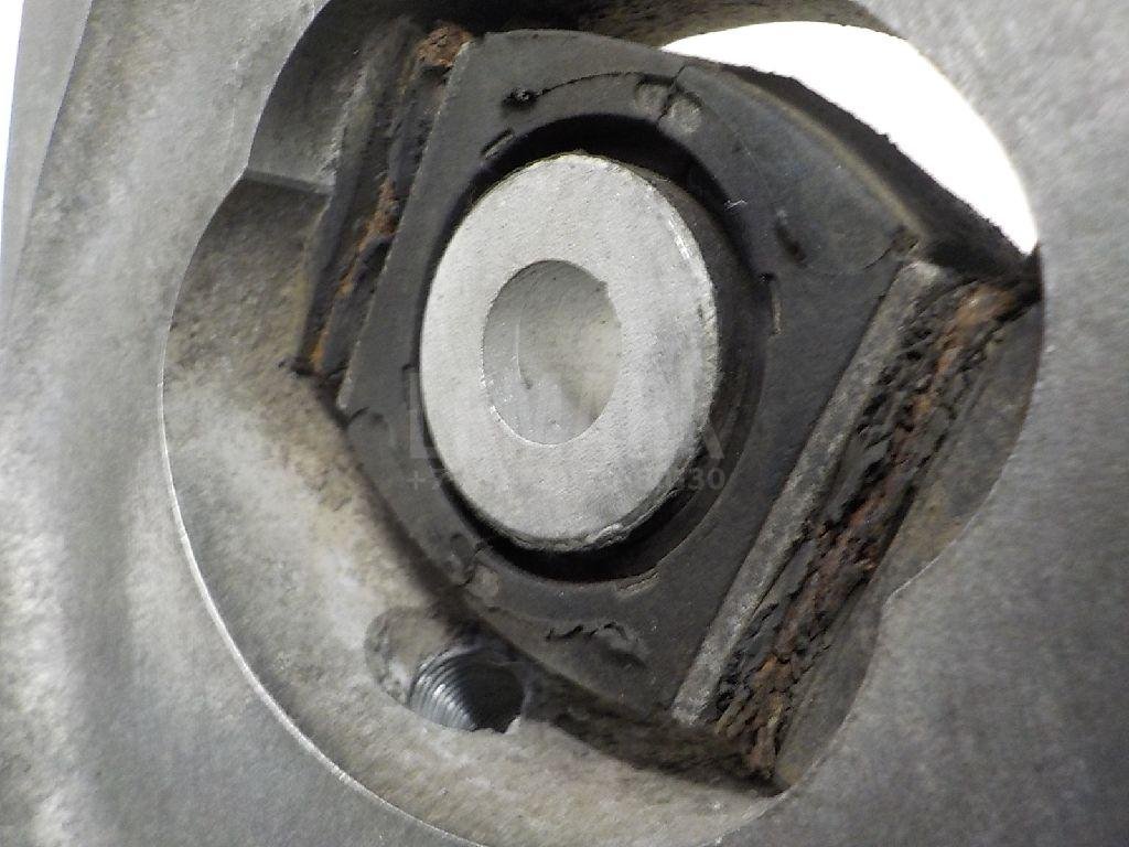 Кулак поворотный задний правый