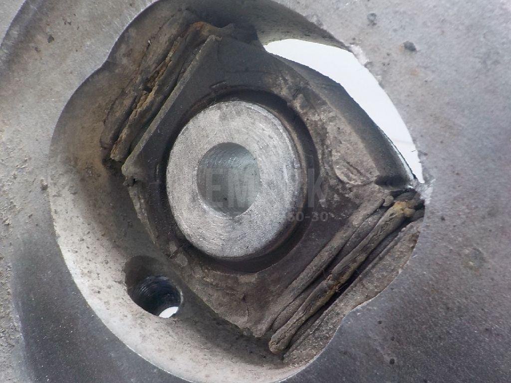 Кулак поворотный задний правый