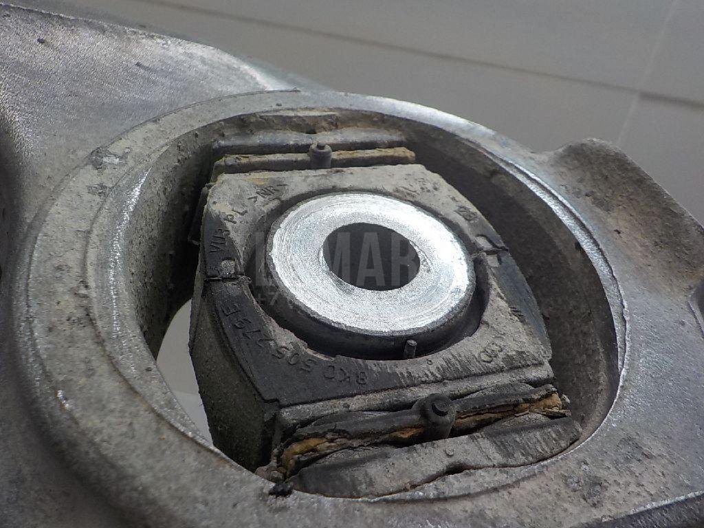 Кулак поворотный задний правый