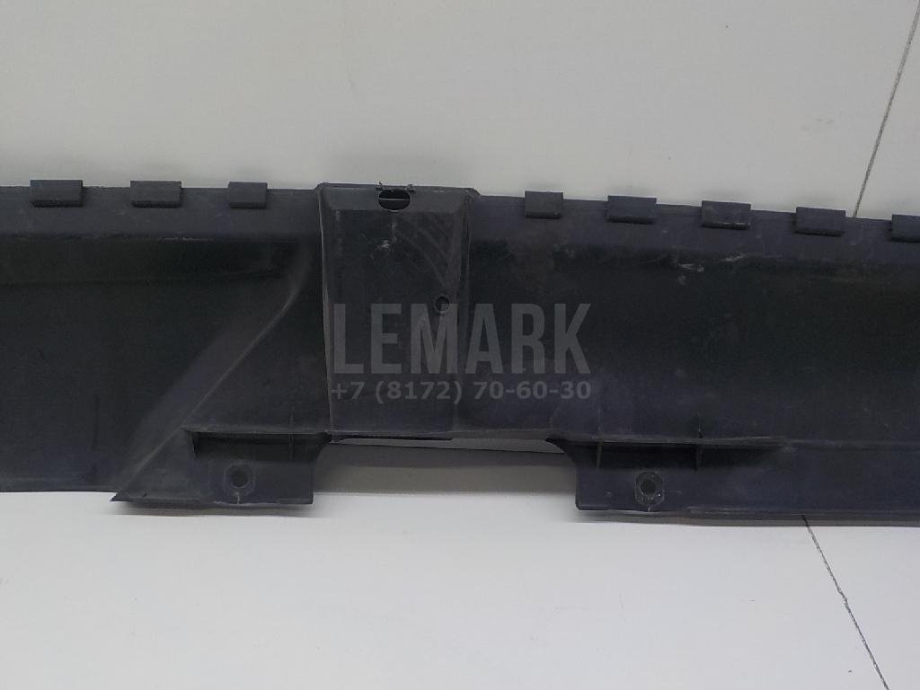 Кожух замка капота