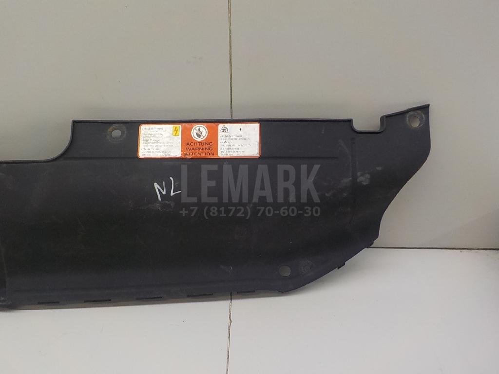 Кожух замка капота