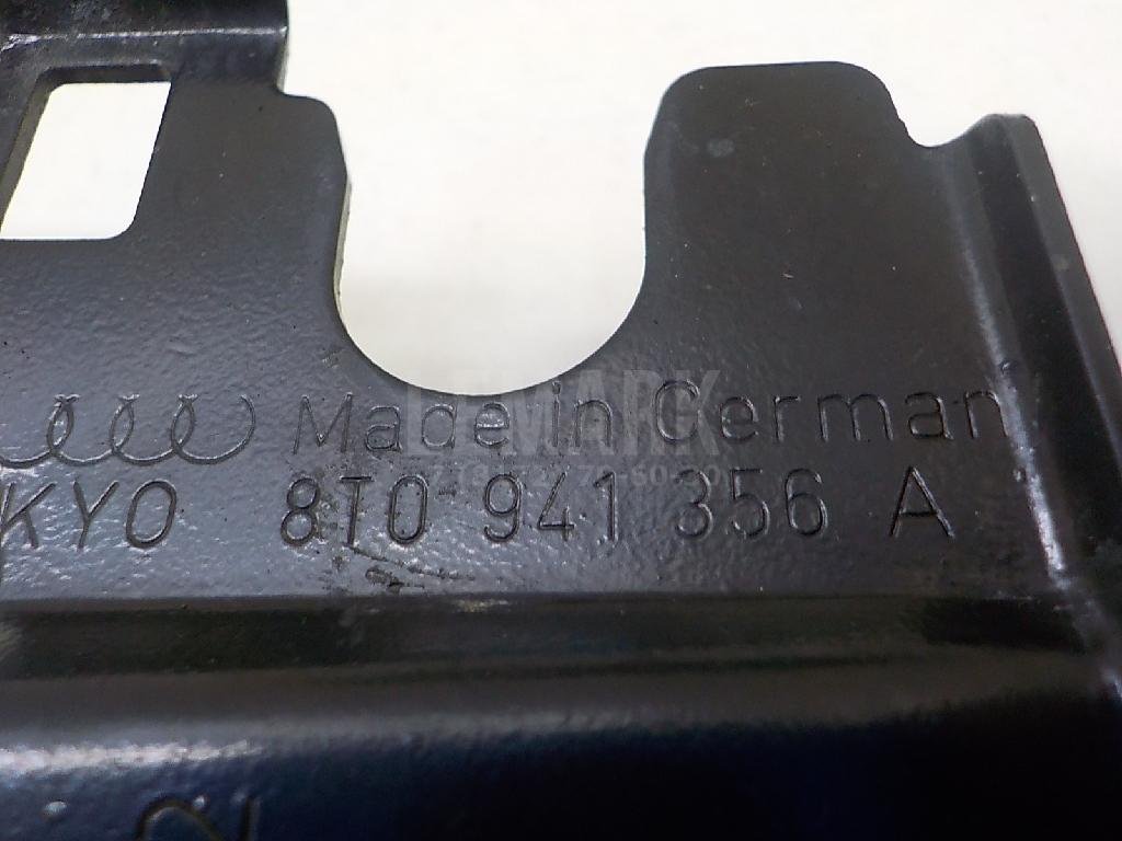 Кронштейн фар правый для  Audi A3 [8PA] Sportback 2004-2013