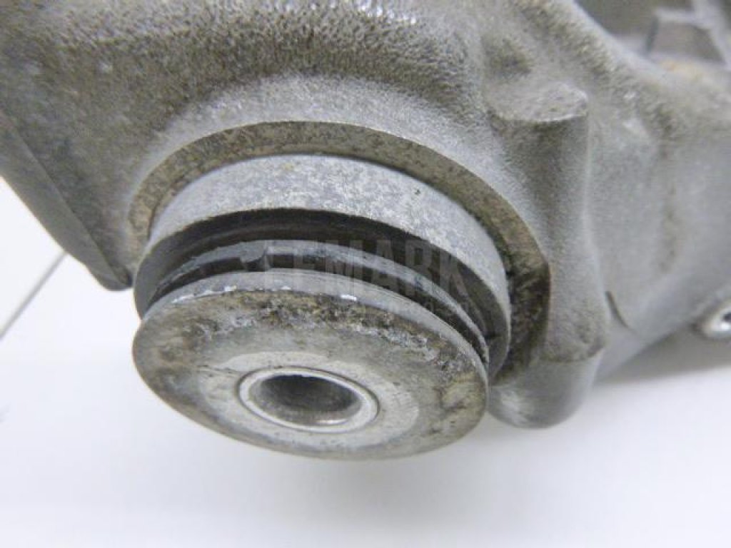 Кулак поворотный задний правый