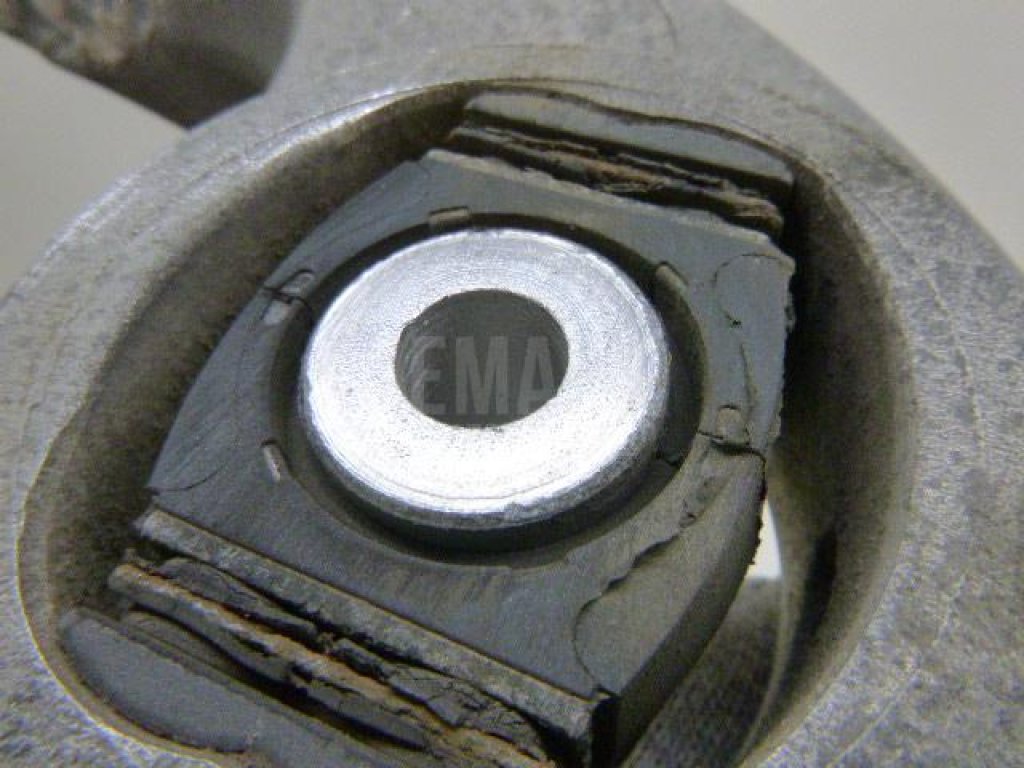 Кулак поворотный задний правый