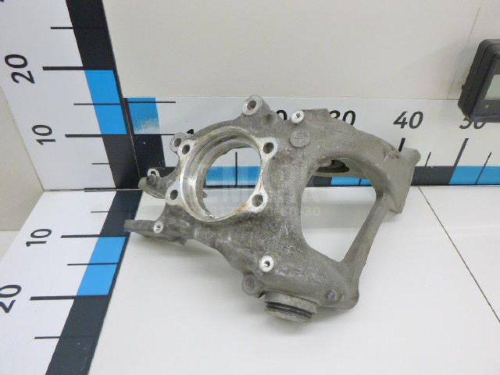 Кулак поворотный задний правый