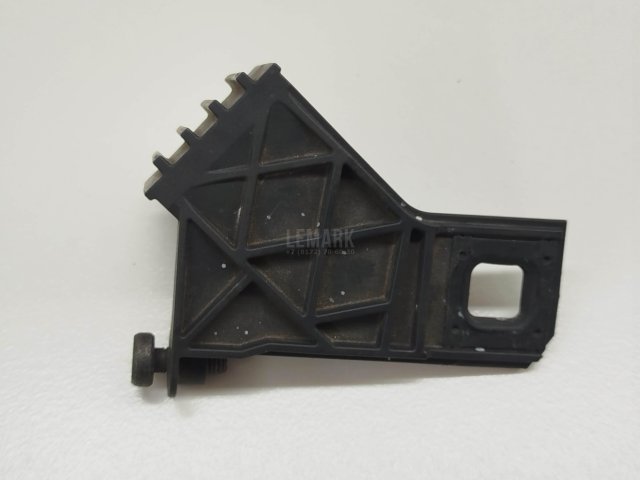 Кронштейн фар правый