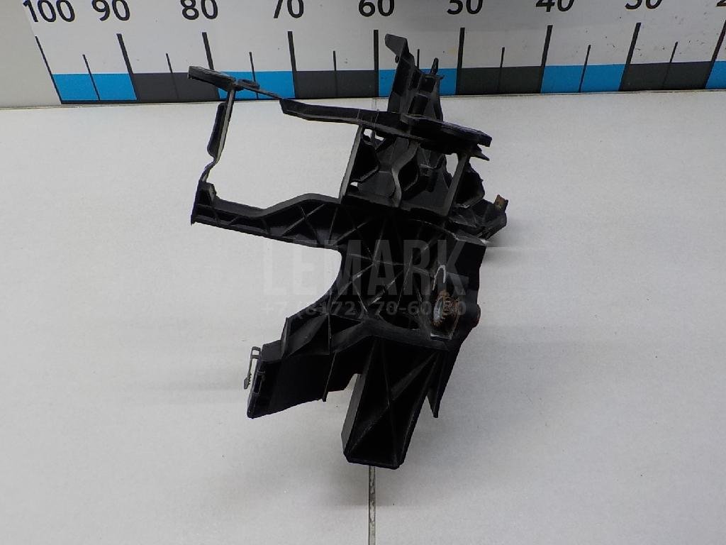 Кронштейн фар правый для  Audi 100 [C4] 1991-1994