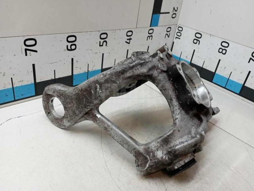 Кулак поворотный задний левый