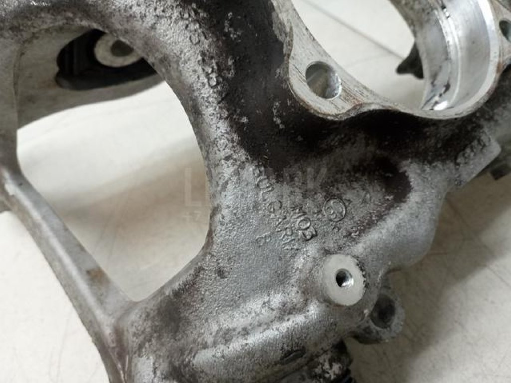 Кулак поворотный задний левый