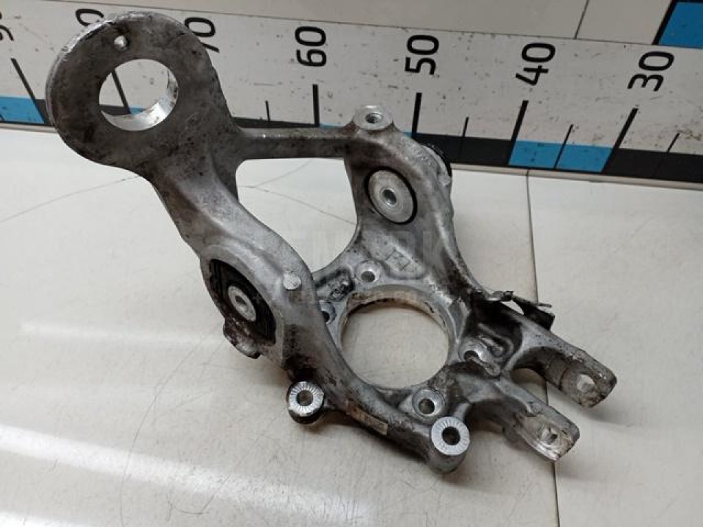 Кулак поворотный задний левый