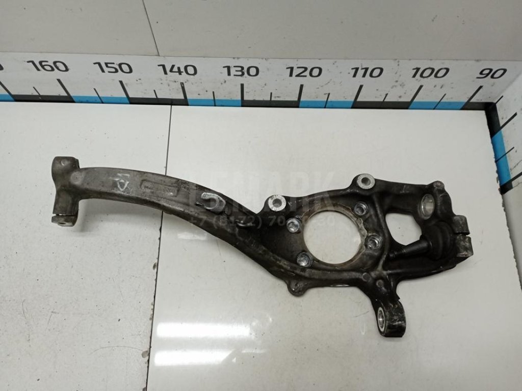 Кулак поворотный передний правый