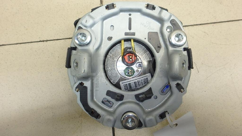 Подушка безопасности в рулевое колесо