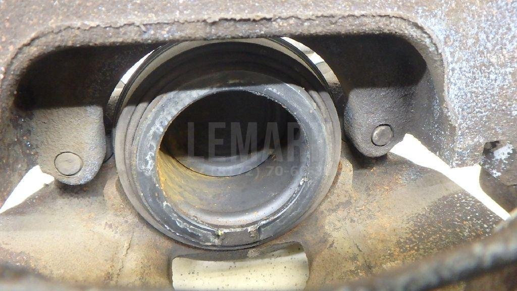 Суппорт тормозной передний левый