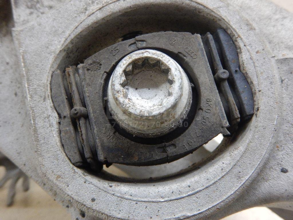 Кулак поворотный задний левый