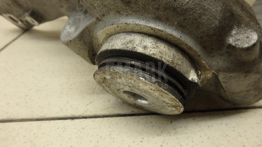 Кулак поворотный задний правый