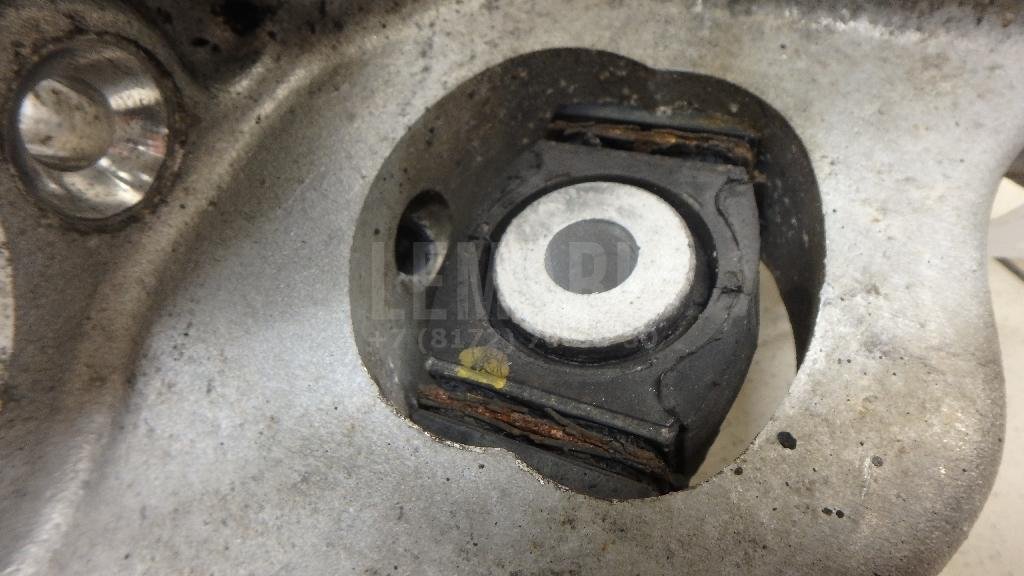 Кулак поворотный задний правый